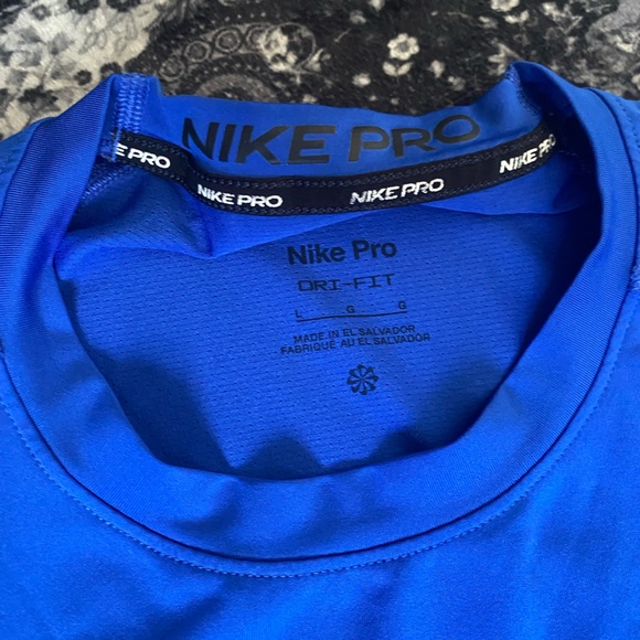 Large Nike compression - Picture 2 of 2